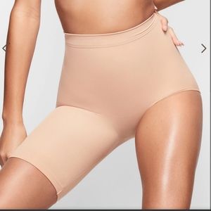 SKIMS solution short #1 no left leg SOLD OUT ONLINE